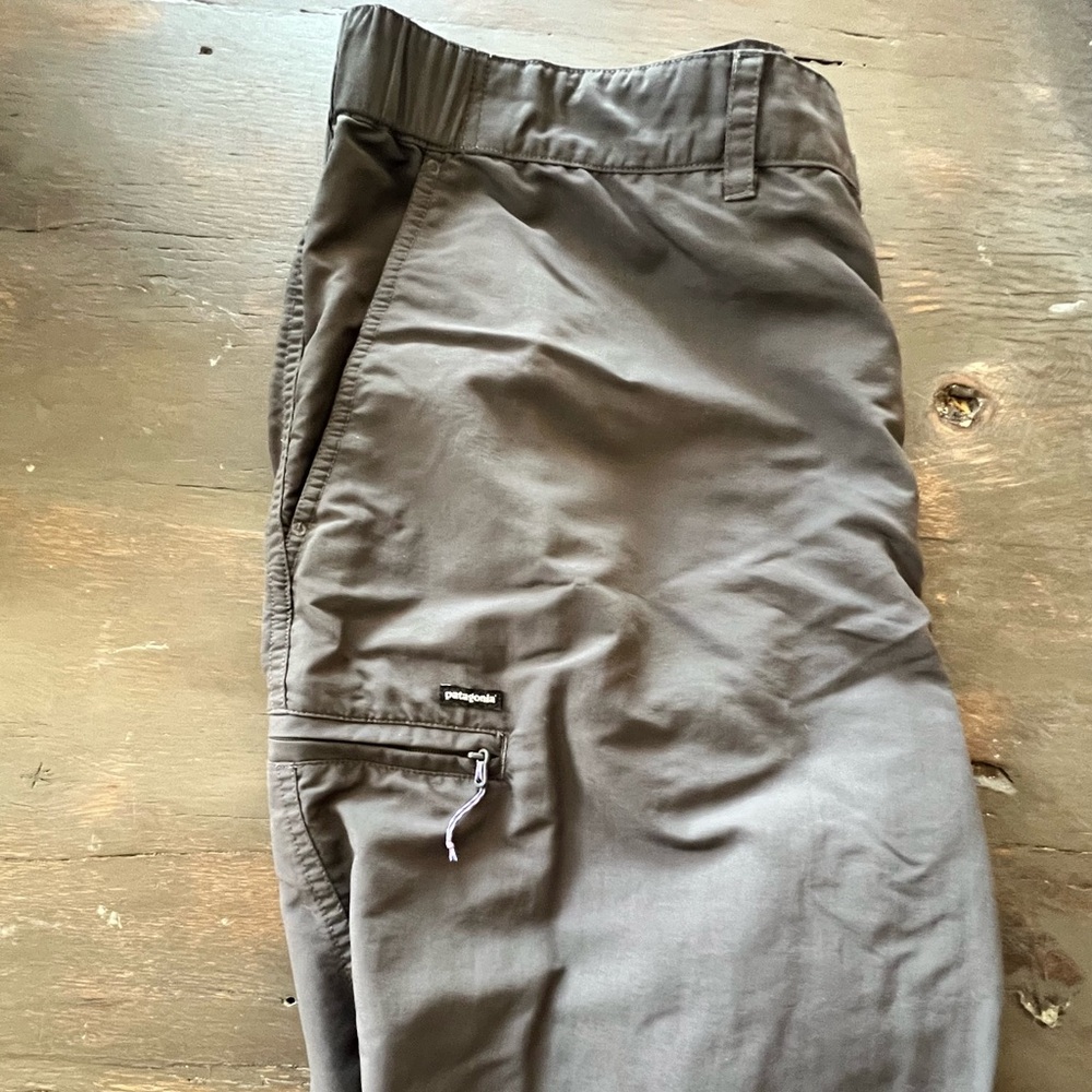 Patagonia Men's lightweight Hiking Pants in dark gray